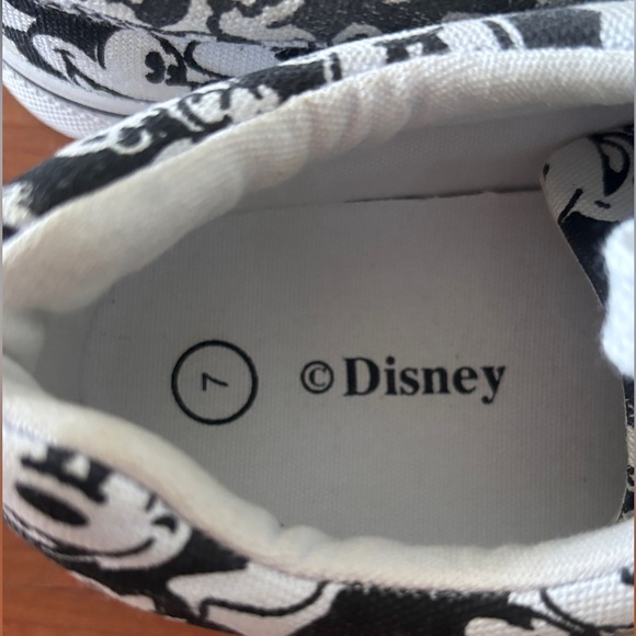 Disney Mickey Mouse print walking sneakers size 7. Like new! Only worn once - Picture 4 of 4